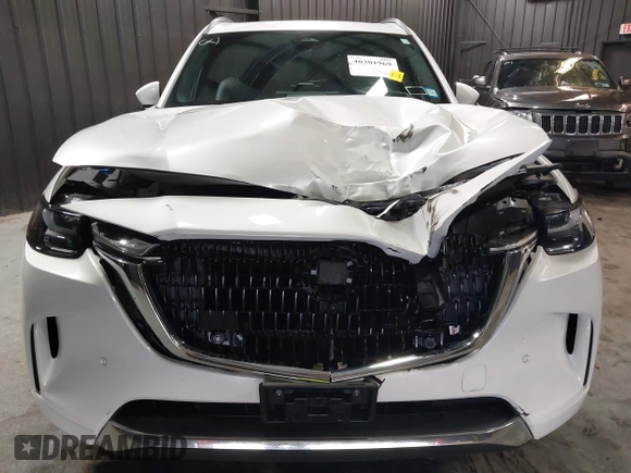 2024 Mazda CX-90 S Premium z VIN JM3KKDHCXR1103272, wystawiony jako IAAI lot #40301969 z przebiegiem 5 235 mil mil oraz . Historia ofert i sprzedaży dostępna na DreamBid. Obrazek 13.