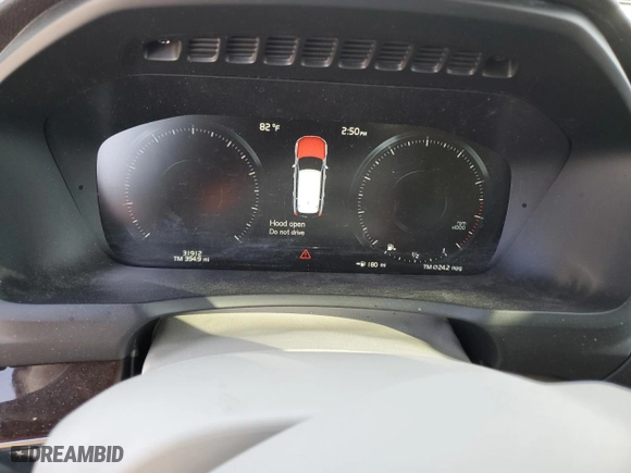 2016 Volvo XC90 T6 Momentum with VIN YV4A22PK4G1093446, listed as a Copart auction lot 46053575 with 31,912 mi miles and Salvage Title. Bid and sale history available at carsss.com. Image 9.