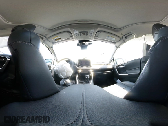2024 Toyota RAV4 XLE Premium z VIN 2T3C1RFV5RC273009, wystawiony jako IAAI lot #42203695 z przebiegiem 21 641 mil mil oraz . Historia ofert i sprzedaży dostępna na DreamBid. Obrazek 18.