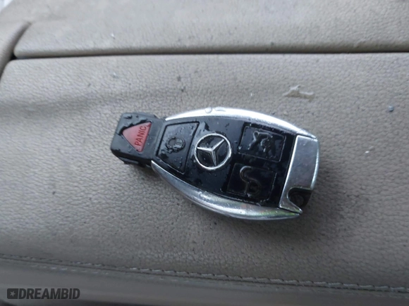 2013 Mercedes-Benz E-Class E 350 Luxury with VIN WDDHF8JB2DA726819, listed as a IAAI auction lot 41545234 with 139,794 mi miles. Bid and sale history available at carsss.com. Image 11.