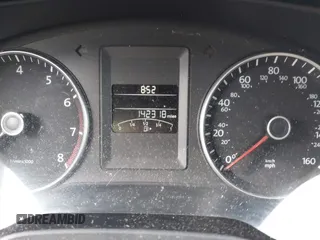 2013 Volkswagen Jetta SE with VIN 3VWDX7AJ7DM426720, listed as a IAAI auction lot 42366632 with 142,318 mi miles and . Bid and sale history available at DreamBid. Image 7.