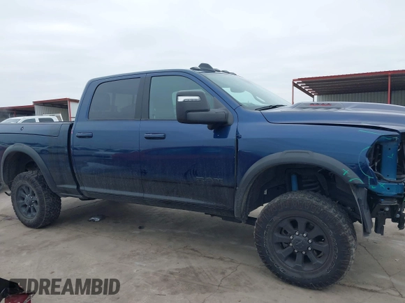 2024 Ram 2500 Power Wagon z VIN 3C6TR5EJ0RG315687, wystawiony jako IAAI lot #41614637 z przebiegiem 10 933 mil mil oraz . Historia ofert i sprzedaży dostępna na DreamBid. Obrazek 13.