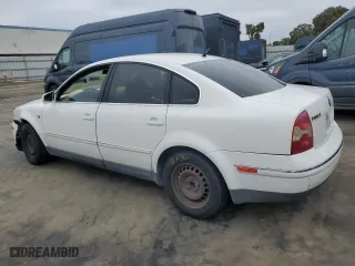 2002 Volkswagen Passat GLS with VIN WVWPD63B02P367932, listed as a Copart auction lot 72458204 with 252,329 mi miles and Salvage Title. Bid and sale history available at carsss.com. Image 2.