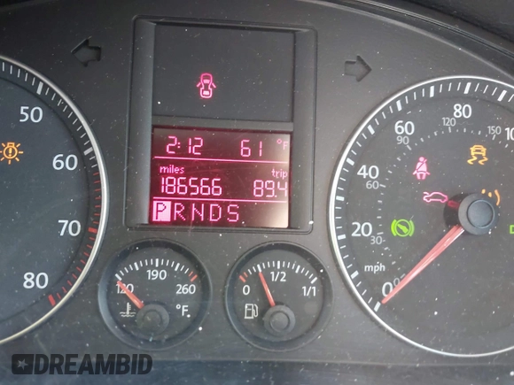 2008 Volkswagen Jetta SE with VIN 3VWRZ71KX8M077504, listed as a IAAI auction lot 40757804 with 186,566 mi miles and . Bid and sale history available at DreamBid. Image 7.