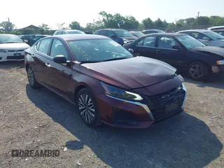 2024 Nissan Altima SV z VIN 1N4BL4DV2RN433709, wystawiony jako IAAI lot #42483992 z przebiegiem 24 272 mil mil oraz . Historia ofert i sprzedaży dostępna na DreamBid. Obrazek 1.