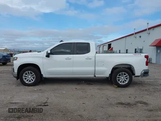 2020 Chevrolet Silverado 1500 LT with VIN 1GCRYDED5LZ261062, listed as a IAAI auction lot 42123904 with 115,407 mi miles. Bid and sale history available at carsss.com. Image 14.