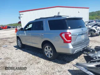 2021 Ford Expedition XLT z VIN 1FMJU1HT9MEA33614, wystawiony jako IAAI lot #42057547 z przebiegiem 72 168 mil mil oraz . Historia ofert i sprzedaży dostępna na DreamBid. Obrazek 3.