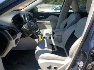 2020 Jeep Cherokee Latitude Plus z VIN 1C4PJMLB5LD510390, wystawiony jako Copart lot #60712105 z przebiegiem 108 003 mil mil oraz Szkoda całkowita • Salvage title. Historia ofert i sprzedaży dostępna na DreamBid. Obrazek 7.