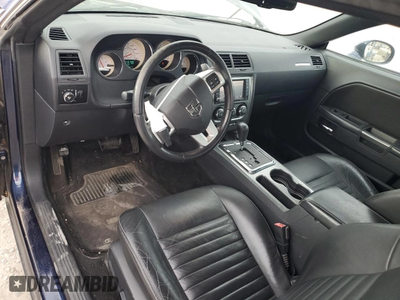 2013 Dodge Challenger R/T z VIN 2C3CDYBT9DH585965, wystawiony jako Copart lot #52995875 z przebiegiem 131 456 mil mil oraz Szkoda całkowita • Salvage title. Historia ofert i sprzedaży dostępna na DreamBid. Obrazek 8.