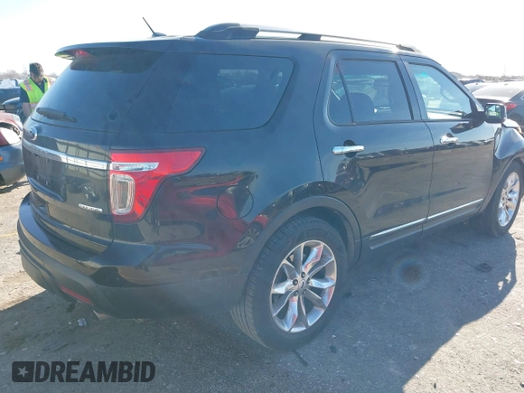 2014 Ford Explorer XLT with VIN 1FM5K7D80EGB36115, listed as a IAAI auction lot 41676275 with 124,134 mi miles. Bid and sale history available at carsss.com. Image 4.