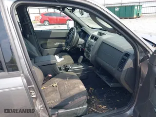 2009 Ford Escape XLT with VIN 1FMCU93G69KC27205, listed as a IAAI auction lot 40152013 with 187,084 mi miles. Bid and sale history available at carsss.com. Image 5.