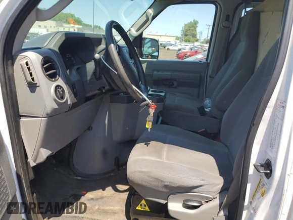 2012 Ford Econoline Cargo Recreational z VIN 1FTNE2EW7CDB05549, wystawiony jako Copart lot #59158145 z przebiegiem 174 452 mil mil oraz Czysty tytuł • Clean title. Historia ofert i sprzedaży dostępna na DreamBid. Obrazek 7.
