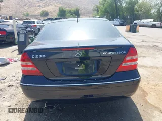 2005 Mercedes-Benz C 230 Kompressor z VIN WDBRF40J55F627804, wystawiony jako IAAI lot #42466121 z przebiegiem Nie podano mil oraz . Historia ofert i sprzedaży dostępna na DreamBid. Obrazek 16.