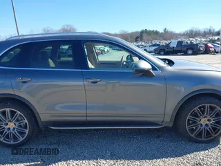 2017 Porsche Cayenne S z VIN WP1AB2A27HLA53653, wystawiony jako IAAI lot #41439419 z przebiegiem 100 740 mil mil oraz . Historia ofert i sprzedaży dostępna na DreamBid. Obrazek 13.
