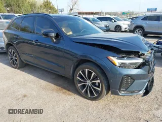 2023 Volvo XC60 z VIN YV4L12DX3P1278289, wystawiony jako IAAI lot #41889608 z przebiegiem 27 191 mil mil oraz . Historia ofert i sprzedaży dostępna na DreamBid. Obrazek 1.