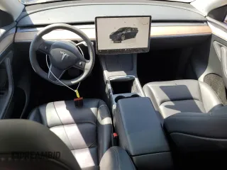 2024 Tesla Model Y Long Range z VIN 7SAYGDEE0RF062395, wystawiony jako Copart lot #55071185 z przebiegiem 42 747 mil mil oraz Szkoda całkowita • Salvage title. Historia ofert i sprzedaży dostępna na DreamBid. Obrazek 8.