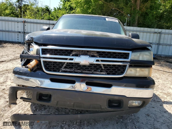 2006 Chevrolet Silverado 1500 LT1 with VIN 2GCEK13TX61150965, listed as a Copart auction lot 52495565 with 170,678 mi miles and Salvage Title. Bid and sale history available at carsss.com. Image 5.