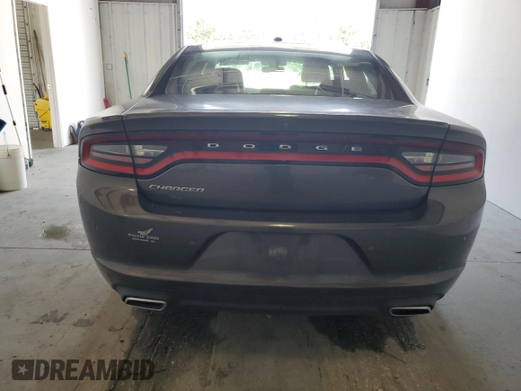 2020 Dodge Charger SXT z VIN 2C3CDXBG1LH116252, wystawiony jako Copart lot #55725565 z przebiegiem 95 039 mil mil oraz Czysty tytuł • Clean title. Historia ofert i sprzedaży dostępna na DreamBid. Obrazek 6.