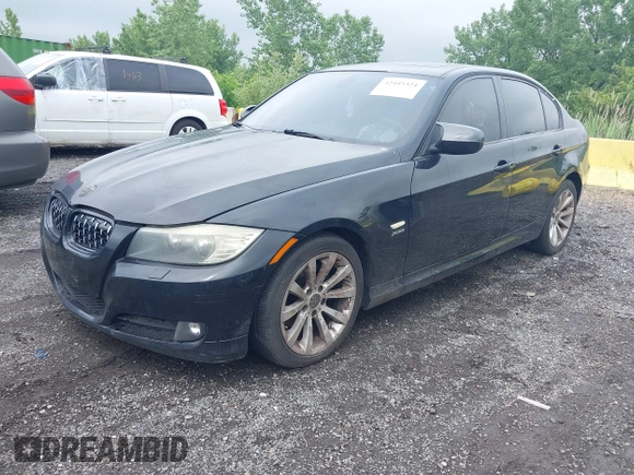 2011 BMW 3 Series 328i xDrive z VIN WBAPK5C54BF121544, wystawiony jako IAAI lot #42443324 z przebiegiem 123 193 mil mil oraz . Historia ofert i sprzedaży dostępna na DreamBid. Obrazek 2.