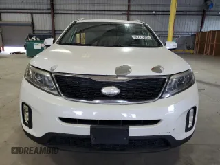 2014 Kia Sorento LX z VIN 5XYKT3A65EG434047, wystawiony jako Copart lot #60717065 z przebiegiem 218 132 mil mil oraz Czysty tytuł • Clean title. Historia ofert i sprzedaży dostępna na DreamBid. Obrazek 5.