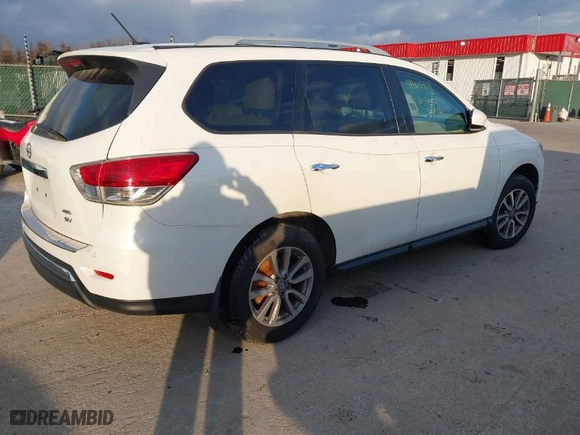 2014 Nissan Pathfinder Platinum with VIN 5N1AR2MM3EC647044, listed as a IAAI auction lot 41365471 with 135,767 mi miles. Bid and sale history available at carsss.com. Image 4.