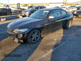 2017 BMW M2 z VIN WBA2G1C57HV638789, wystawiony jako Copart lot #37268344 z przebiegiem 75 902 mil mil oraz . Historia ofert i sprzedaży dostępna na DreamBid. Obrazek 1.