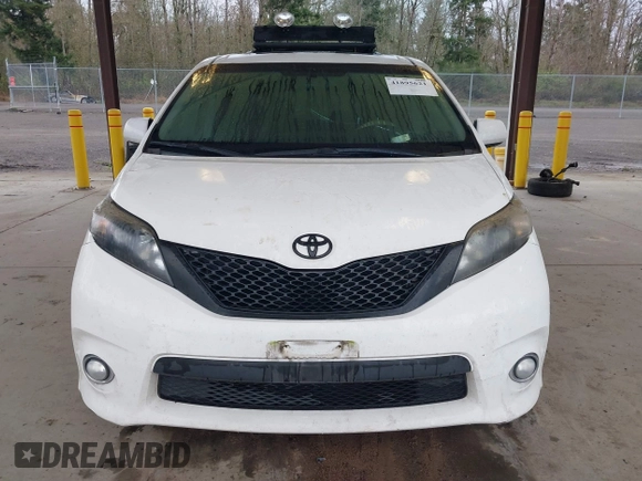 2011 Toyota Sienna SE with VIN 5TDXK3DC0BS060424, listed as a IAAI auction lot 41895621 with 149,332 mi miles. Bid and sale history available at carsss.com. Image 12.