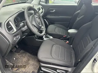 2022 Jeep Renegade Latitude with VIN ZACNJDB16NPN47773, listed as a IAAI auction lot 42215542 with Not provided miles and . Bid and sale history available at DreamBid. Image 5.