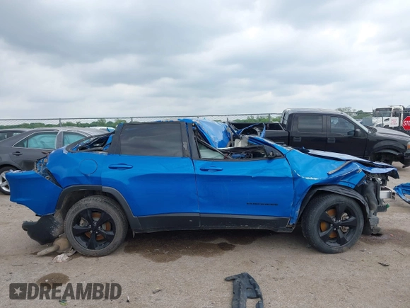 2018 Jeep Cherokee Latitude with VIN 1C4PJLCX5JD620455, listed as a IAAI auction lot 42110925 with Not provided miles and . Bid and sale history available at DreamBid. Image 14.