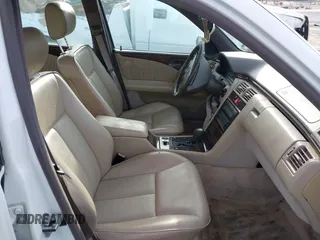1997 Mercedes-Benz E-Class with VIN WDBJF55F8VJ031834, listed as a IAAI auction lot 41901306 with 1 mi miles. Bid and sale history available at carsss.com. Image 5.