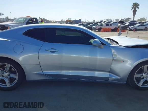 2017 Chevrolet Camaro 1LT z VIN 1G1FB1RS0H0146367, wystawiony jako IAAI lot #42343908 z przebiegiem 82 747 mil mil oraz . Historia ofert i sprzedaży dostępna na DreamBid. Obrazek 13.