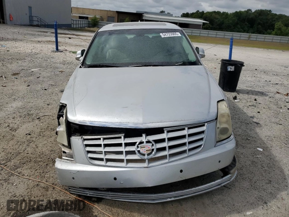 2011 Cadillac DTS Premium Collection z VIN 1G6KH5E69BU137044, wystawiony jako Copart lot #54723905 z przebiegiem 128 081 mil mil oraz Szkoda całkowita • Salvage title. Historia ofert i sprzedaży dostępna na DreamBid. Obrazek 5.