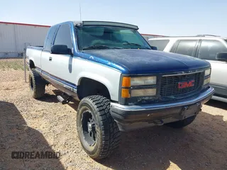 1995 GMC Sierra 1500 z VIN 2GTEK19K1S1553693, wystawiony jako IAAI lot #41742522 z przebiegiem 276 637 mil mil oraz . Historia ofert i sprzedaży dostępna na DreamBid. Obrazek 1.