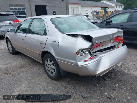 2000 Toyota Camry LE z VIN 4T1BF22K2YU094772, wystawiony jako IAAI lot #42427895 z przebiegiem 118 178 mil mil oraz . Historia ofert i sprzedaży dostępna na DreamBid. Obrazek 3.