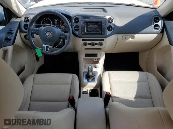 2017 Volkswagen Tiguan S z VIN WVGBV7AX4HK023629, wystawiony jako Copart lot #58272925 z przebiegiem 56 429 mil mil oraz Szkoda całkowita • Salvage title. Historia ofert i sprzedaży dostępna na DreamBid. Obrazek 8.
