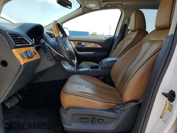 2011 Lincoln MKX z VIN 2LMDJ8JKXBBJ32276, wystawiony jako Copart lot #55921665 z przebiegiem 138 227 mil mil oraz Szkoda całkowita • Salvage title. Historia ofert i sprzedaży dostępna na DreamBid. Obrazek 7.