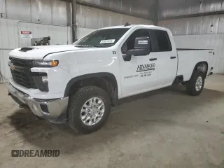 2024 Chevrolet Silverado 3500HD Work Truck z VIN 1GC5YSE78RF323576, wystawiony jako Copart lot #55824645 z przebiegiem 38 033 mil mil oraz Szkoda całkowita • Salvage title. Historia ofert i sprzedaży dostępna na DreamBid. Obrazek 1.
