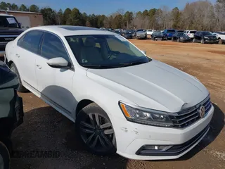 2017 Volkswagen Passat SE z VIN 1VWGT7A36HC037052, wystawiony jako IAAI lot #41344687 z przebiegiem 121 702 mil mil oraz . Historia ofert i sprzedaży dostępna na DreamBid. Obrazek 1.