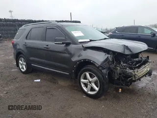 2017 Ford Explorer XLT z VIN 1FM5K8D81HGC44477, wystawiony jako IAAI lot #42017272 z przebiegiem Nie podano mil oraz . Historia ofert i sprzedaży dostępna na DreamBid. Obrazek 1.