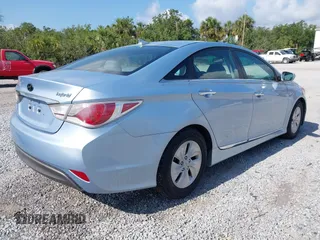 2013 Hyundai Sonata with VIN KMHEC4A40DA088095, listed as a IAAI auction lot 42195960 with 195,031 mi miles and . Bid and sale history available at carsss.com. Image 4.