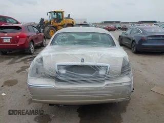 2009 Lincoln Town Car Signature Limited z VIN 2LNHM82V19X631610, wystawiony jako IAAI lot #42074205 z przebiegiem Nie podano mil oraz . Historia ofert i sprzedaży dostępna na DreamBid. Obrazek 16.