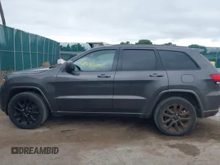 2018 Jeep Grand Cherokee Altitude z VIN 1C4RJFAGXJC190814, wystawiony jako IAAI lot #42660901 z przebiegiem 127 632 mil mil oraz . Historia ofert i sprzedaży dostępna na DreamBid. Obrazek 14.