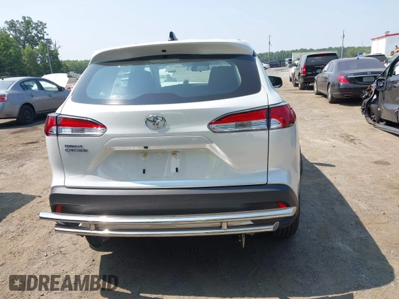 2024 Toyota Corolla Cross L z VIN 7MUAAAAG3RV093387, wystawiony jako IAAI lot #42406766 z przebiegiem 13 598 mil mil oraz . Historia ofert i sprzedaży dostępna na DreamBid. Obrazek 16.