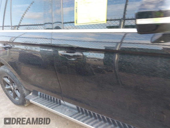 2019 Ford Expedition XLT z VIN 1FMJU1JTXKEA30678, wystawiony jako IAAI lot #41905098 z przebiegiem 156 746 mil mil oraz . Historia ofert i sprzedaży dostępna na DreamBid. Obrazek 14.
