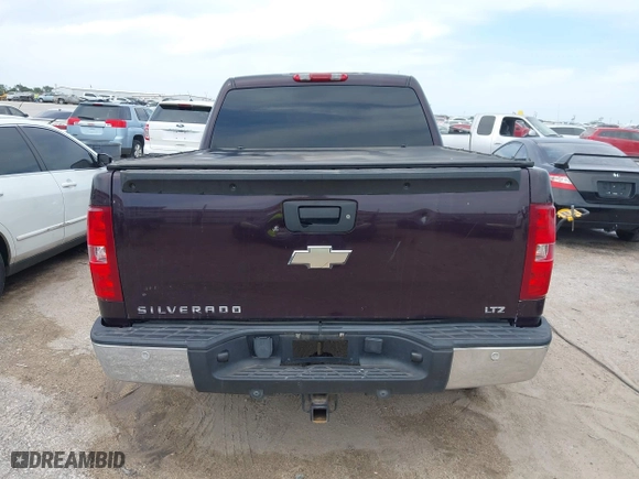2008 Chevrolet Silverado 1500 LT w/1LT with VIN 2GCEK13J281331057, listed as a IAAI auction lot 41949729 with 276,931 mi miles. Bid and sale history available at carsss.com. Image 16.
