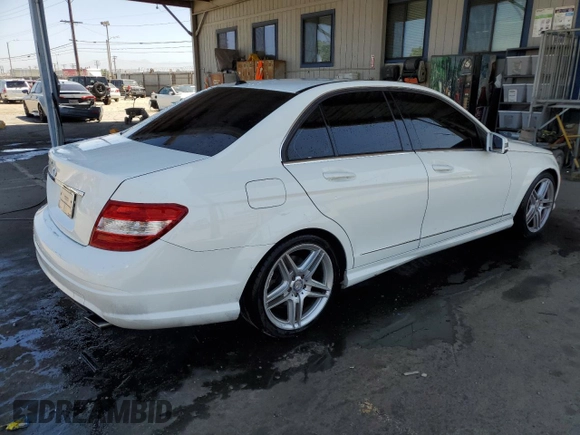 2010 Mercedes-Benz C 300 Sport z VIN WDDGF5EB2AR100365, wystawiony jako Copart lot #61006965 z przebiegiem 103 925 mil mil oraz Szkoda całkowita • Salvage title. Historia ofert i sprzedaży dostępna na DreamBid. Obrazek 3.