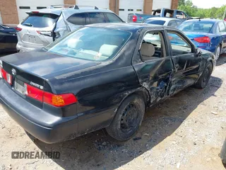 2000 Toyota Camry CE z VIN 4T1BG22K1YU663544, wystawiony jako IAAI lot #42252413 z przebiegiem 338 875 mil mil oraz . Historia ofert i sprzedaży dostępna na DreamBid. Obrazek 4.