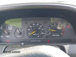 1993 Ford Escort z VIN 3FAPP13J9PR205353, wystawiony jako IAAI lot #41837169 z przebiegiem 4016 mil mil oraz . Historia ofert i sprzedaży dostępna na DreamBid. Obrazek 7.