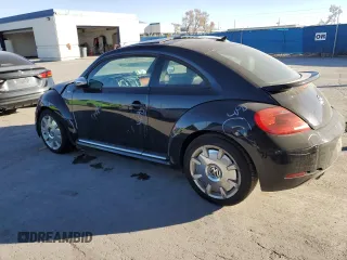 2013 Volkswagen Beetle 2.5L w/Sun с VIN 3VWJP7AT1DM680038, выставлен на аукционе Copart как лот 87159584 с пробегом 131 261 миль миль и Списание • Salvage title. История ставок и продаж доступна на DreamBid. Изображение 2.