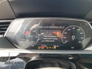 2024 Audi Q8 e-tron Premium Plus z VIN WA15AAGE4RB029832, wystawiony jako Copart lot #79555074 z przebiegiem 12 722 mil mil oraz Szkoda całkowita • Salvage title. Historia ofert i sprzedaży dostępna na DreamBid. Obrazek 9.